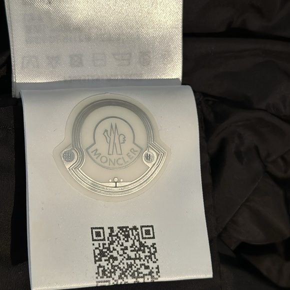 Moncler Ana Gilet all black puffer Vest size 2 - Picture 5 of 11